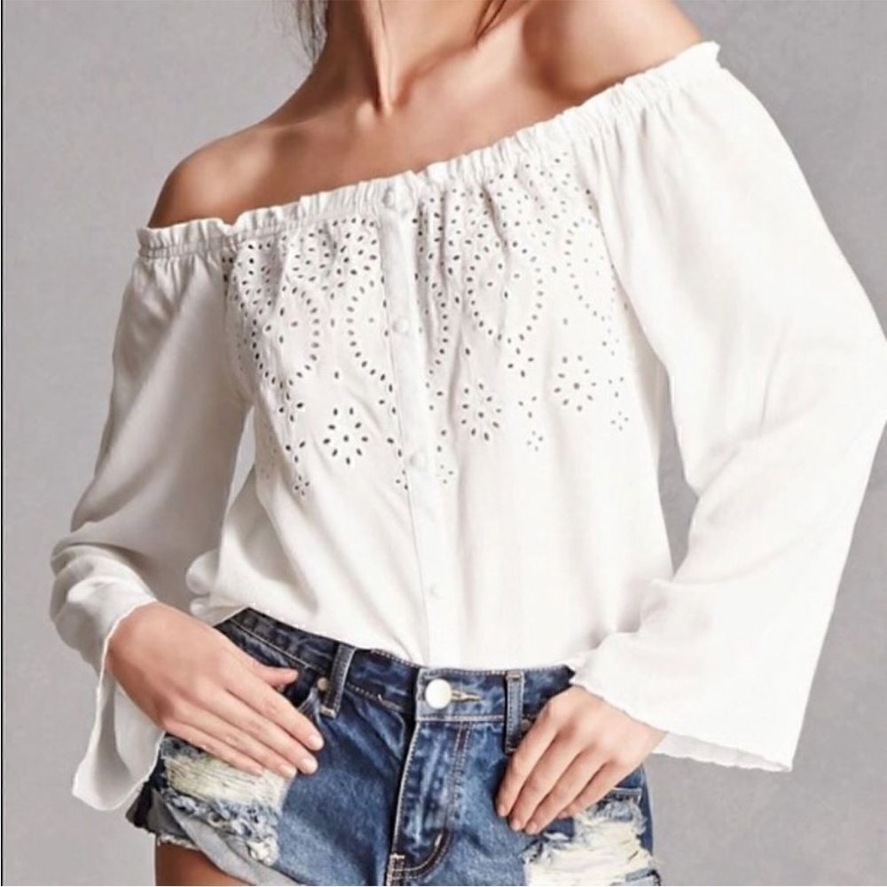 Em & Elle White Off the shoulder Blouse w/ Buttons & Cut Outs (Size: LG)